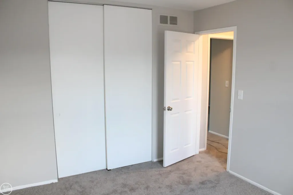 37448 Charter Oaks Court Clinton Charter Township MI 48036