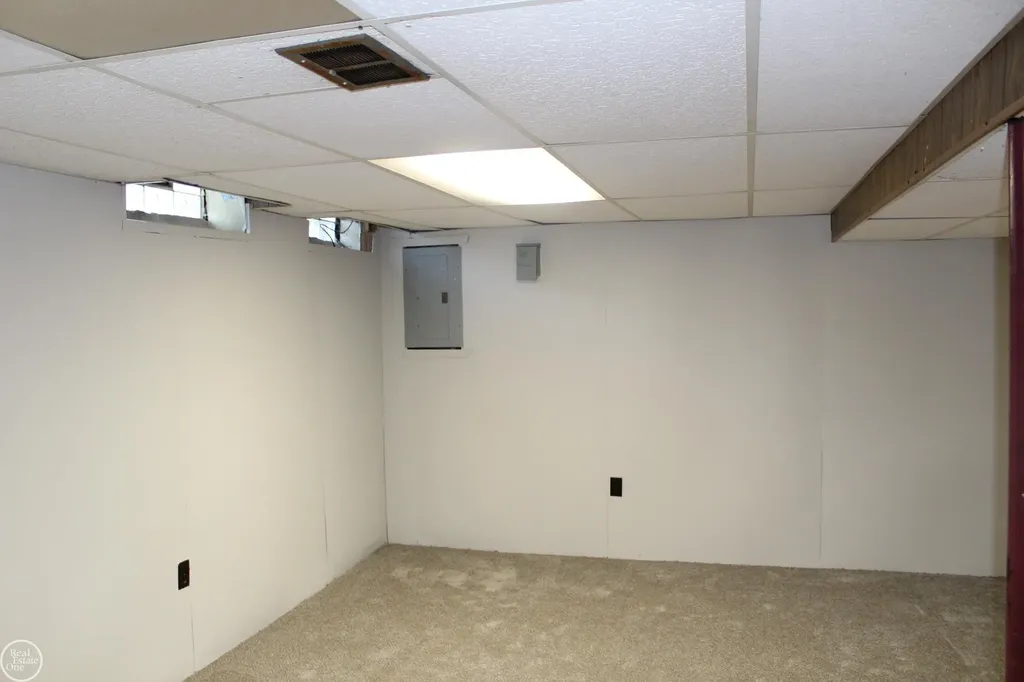 37448 Charter Oaks Court Clinton Charter Township MI 48036