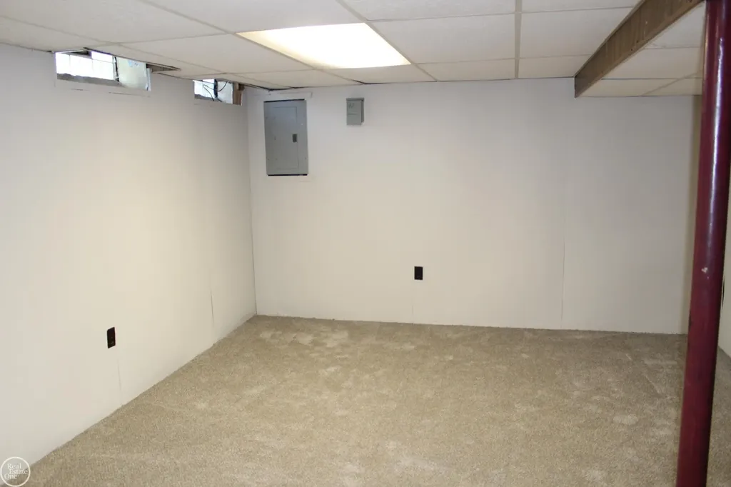 37448 Charter Oaks Court Clinton Charter Township MI 48036