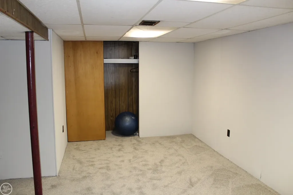 37448 Charter Oaks Court Clinton Charter Township MI 48036