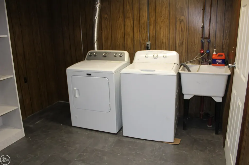 37448 Charter Oaks Court Clinton Charter Township MI 48036