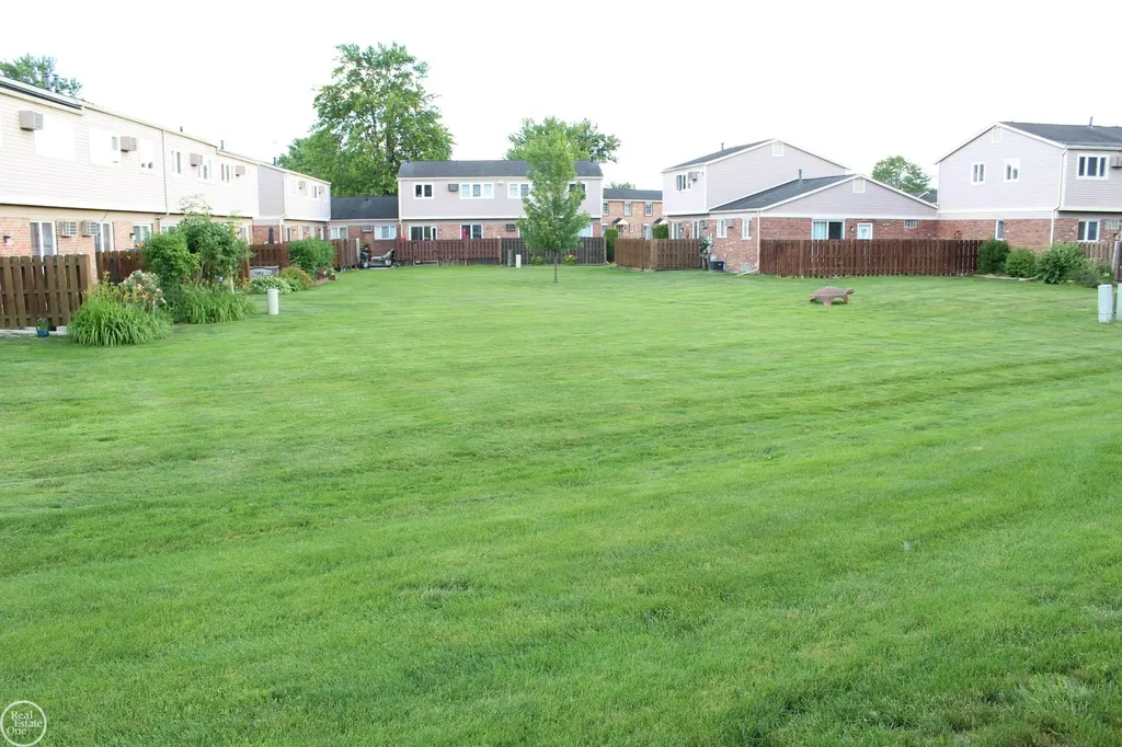 37448 Charter Oaks Court Clinton Charter Township MI 48036
