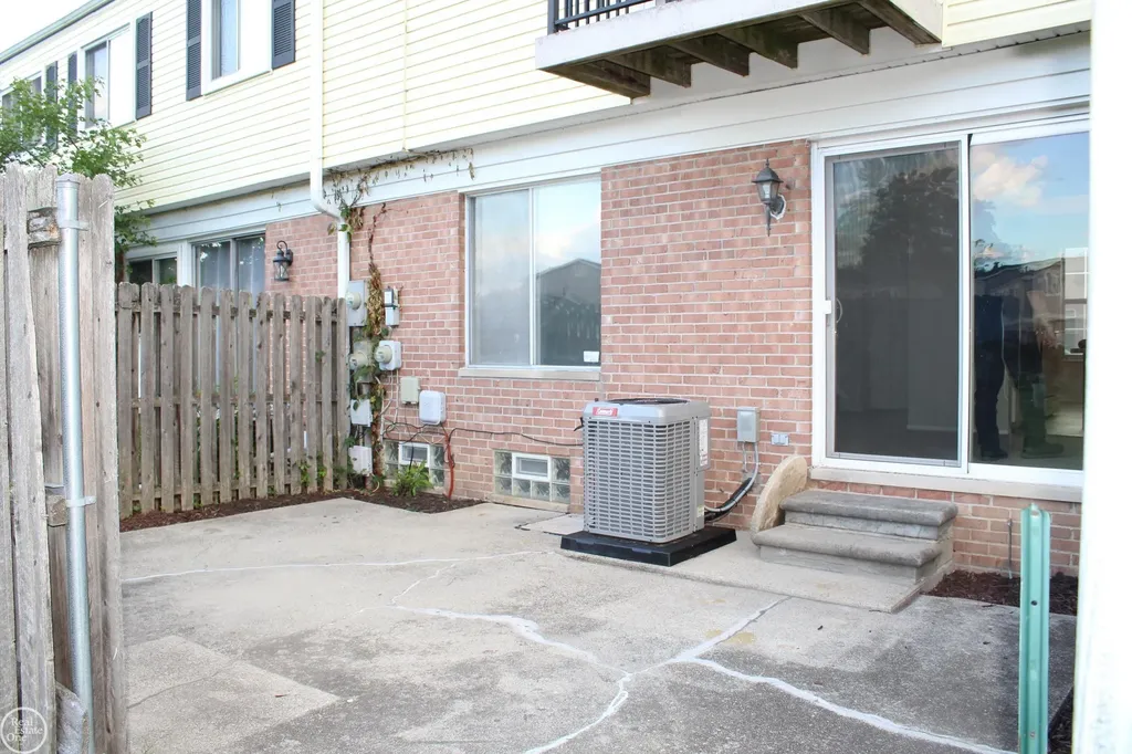 37448 Charter Oaks Court Clinton Charter Township MI 48036