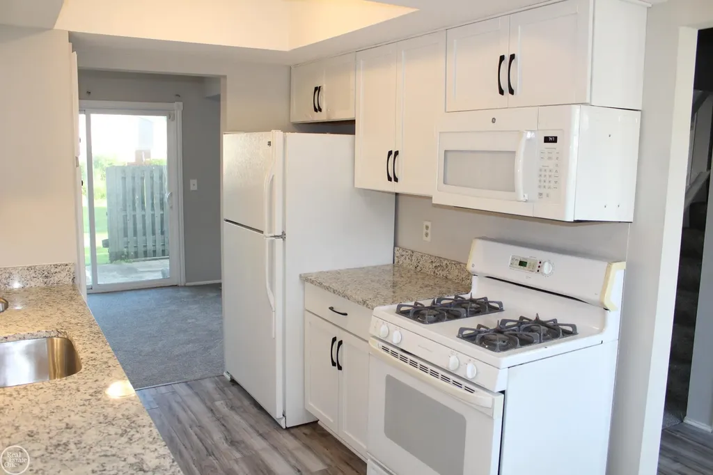 37448 Charter Oaks Court Clinton Charter Township MI 48036