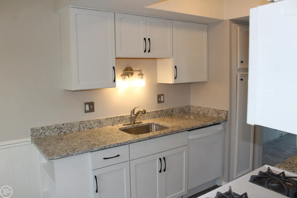 37448 Charter Oaks Court Clinton Charter Township MI 48036