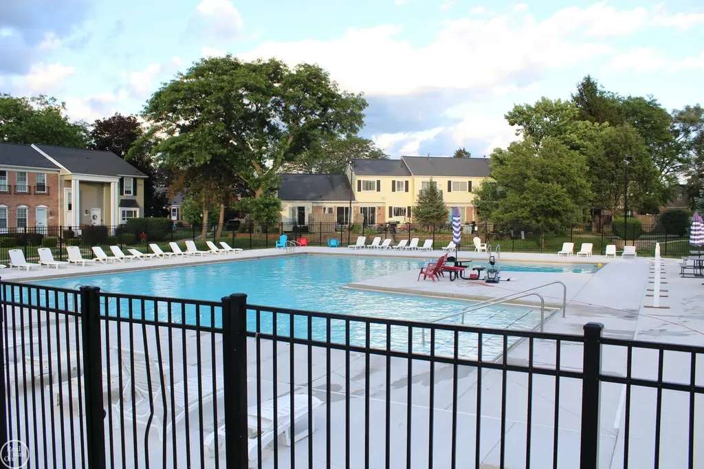 37448 Charter Oaks Court Clinton Charter Township MI 48036