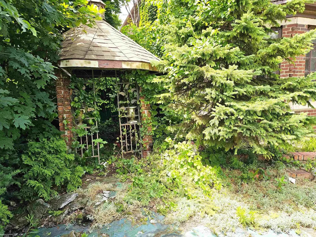 18051 Santa Barbara Drive Detroit City MI 48221