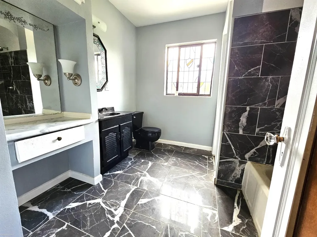 18051 Santa Barbara Drive Detroit City MI 48221