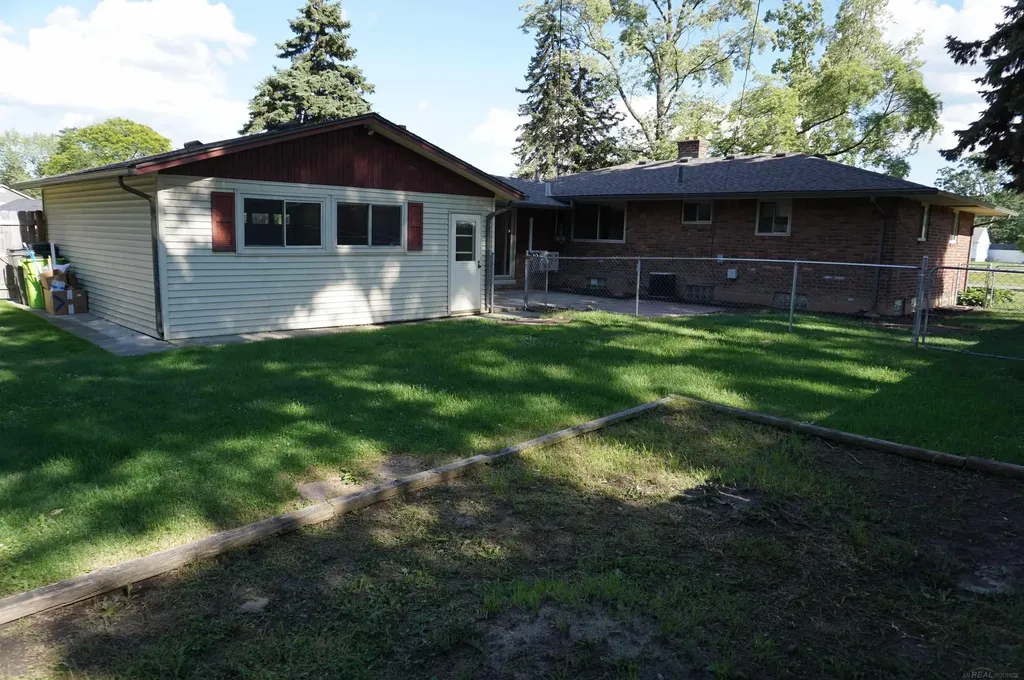 21671 N Nunneley Road Clinton Charter Township MI 48036