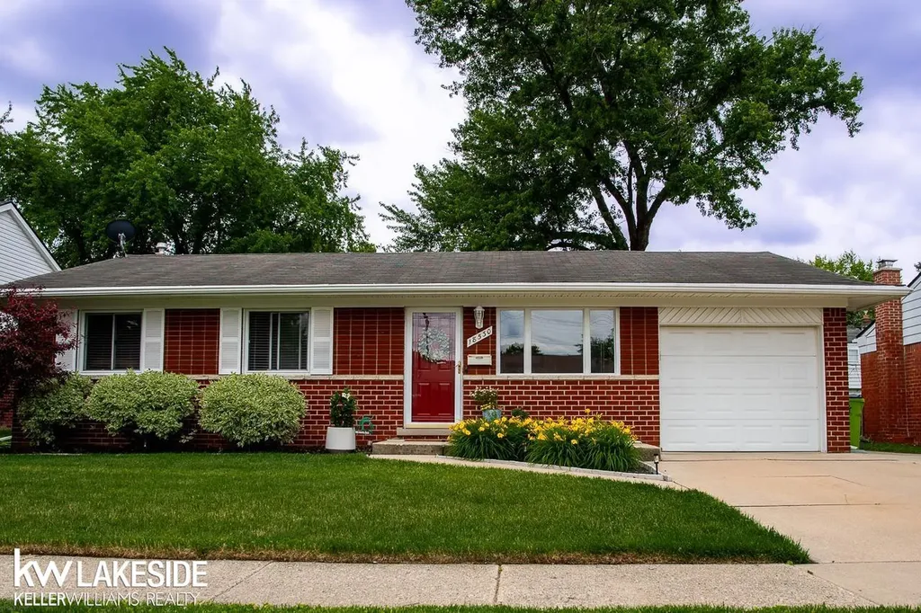 18530 Bittersweet Street Fraser City MI 48026