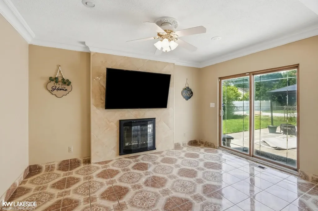 3824 Dawson Drive Warren City MI 48092