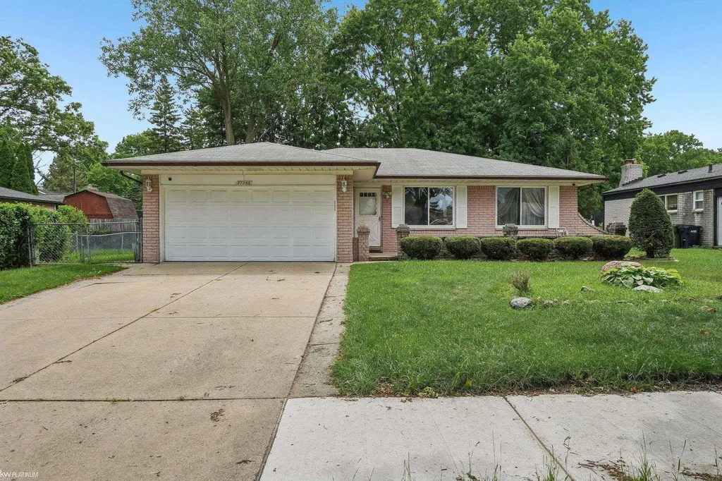 37266 Tamarack Drive Sterling Heights City MI 48310
