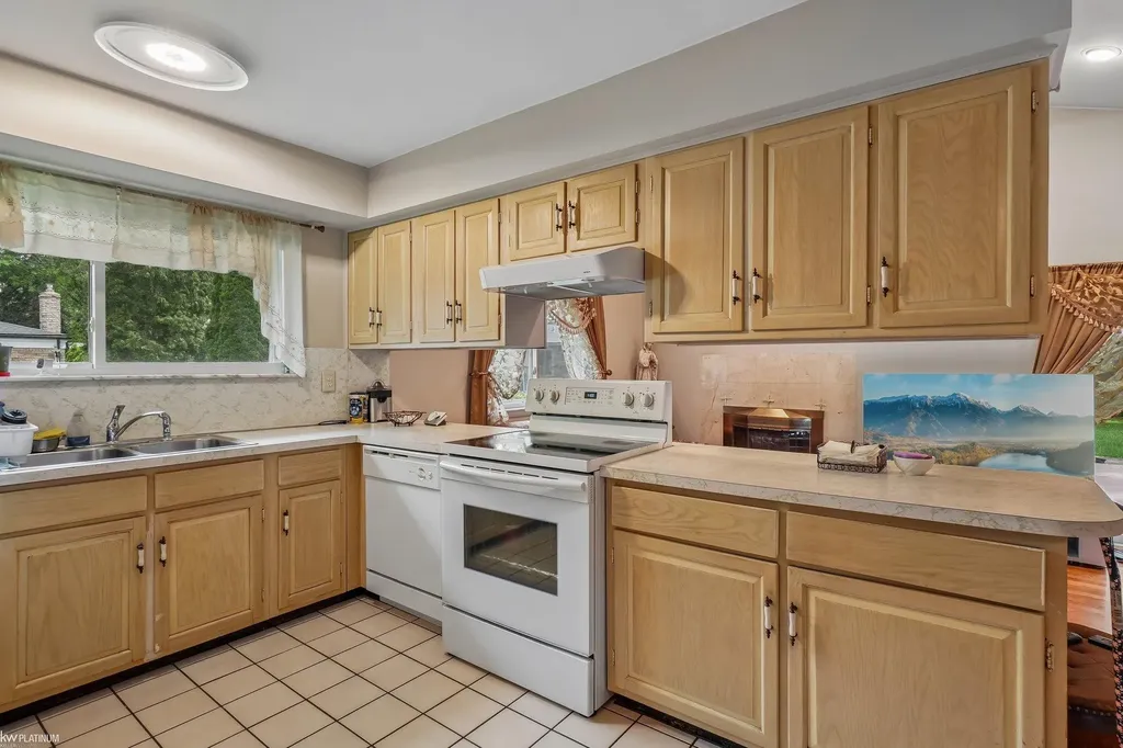 37266 Tamarack Drive Sterling Heights City MI 48310