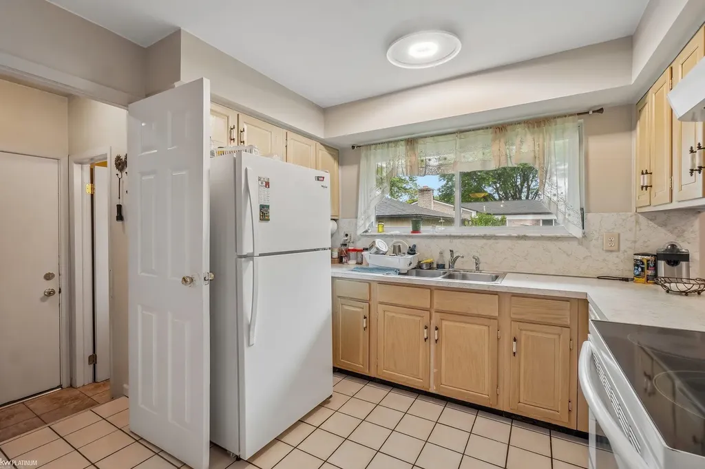 37266 Tamarack Drive Sterling Heights City MI 48310
