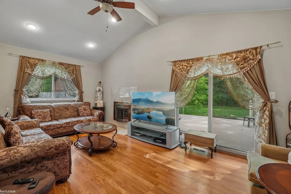 37266 Tamarack Drive Sterling Heights City MI 48310