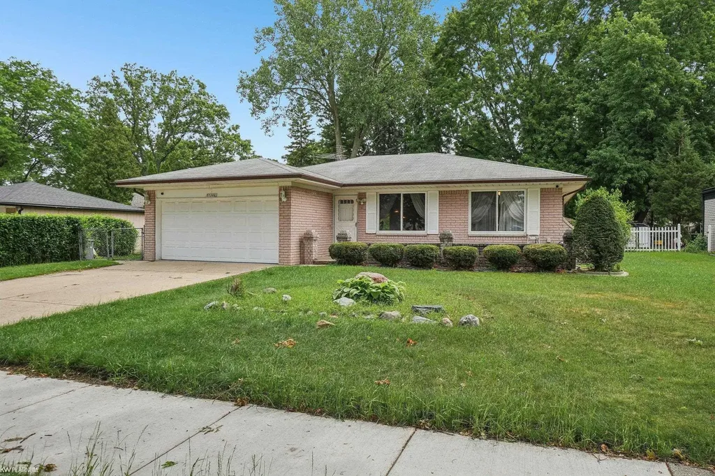 37266 Tamarack Drive Sterling Heights City MI 48310