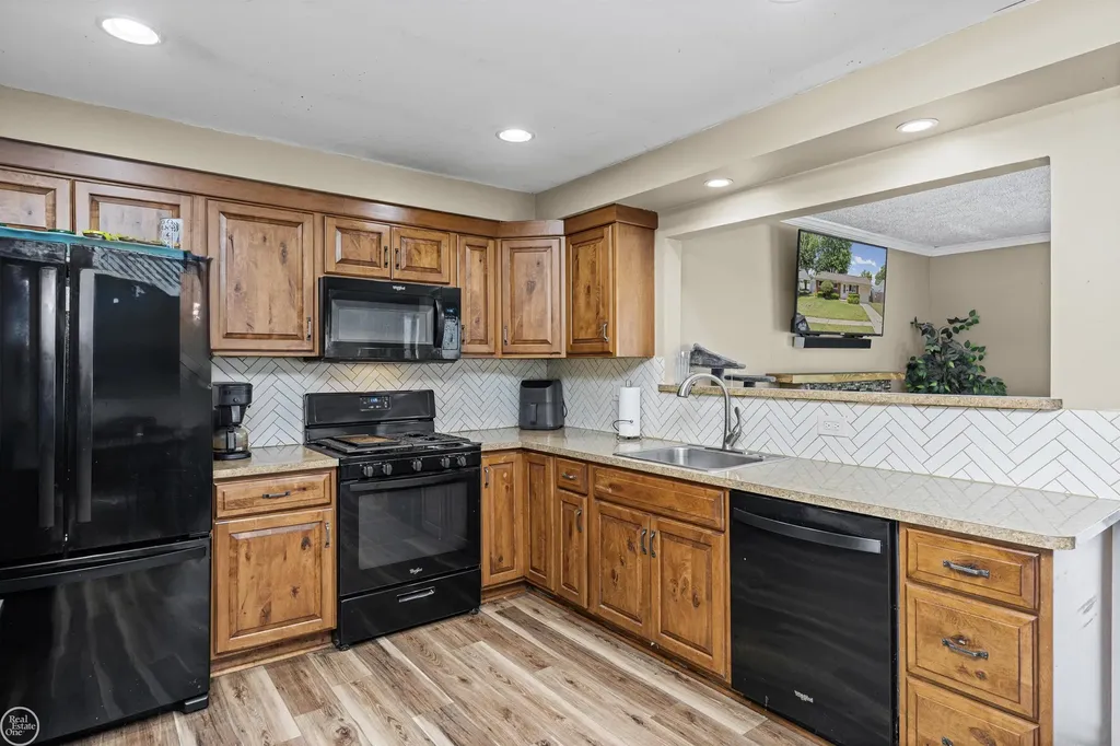 42251 Betley Drive Sterling Heights City MI 48313