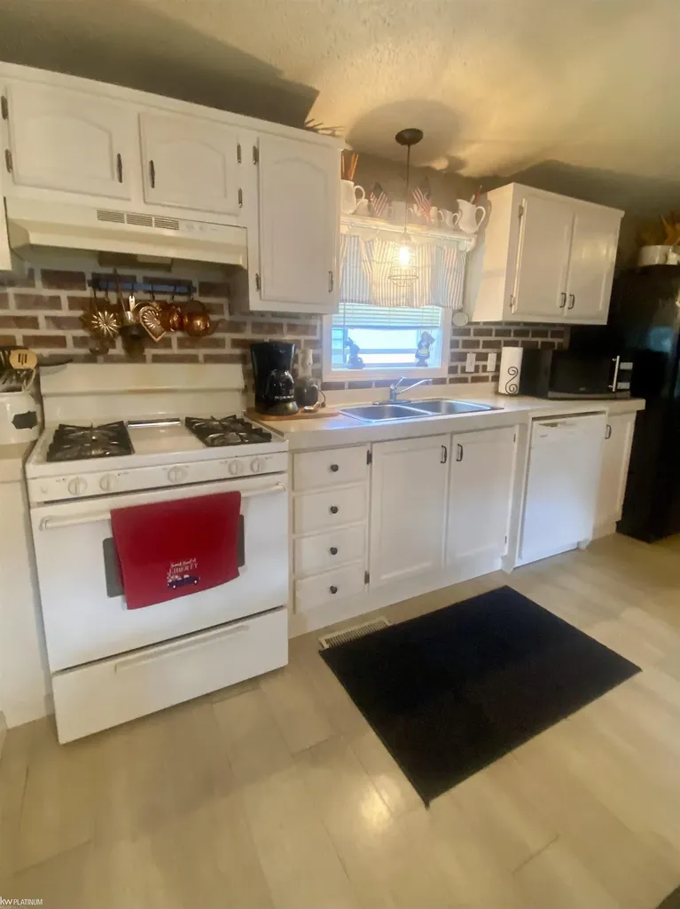 15308 Cartier Drive Clinton Charter Township MI 48038
