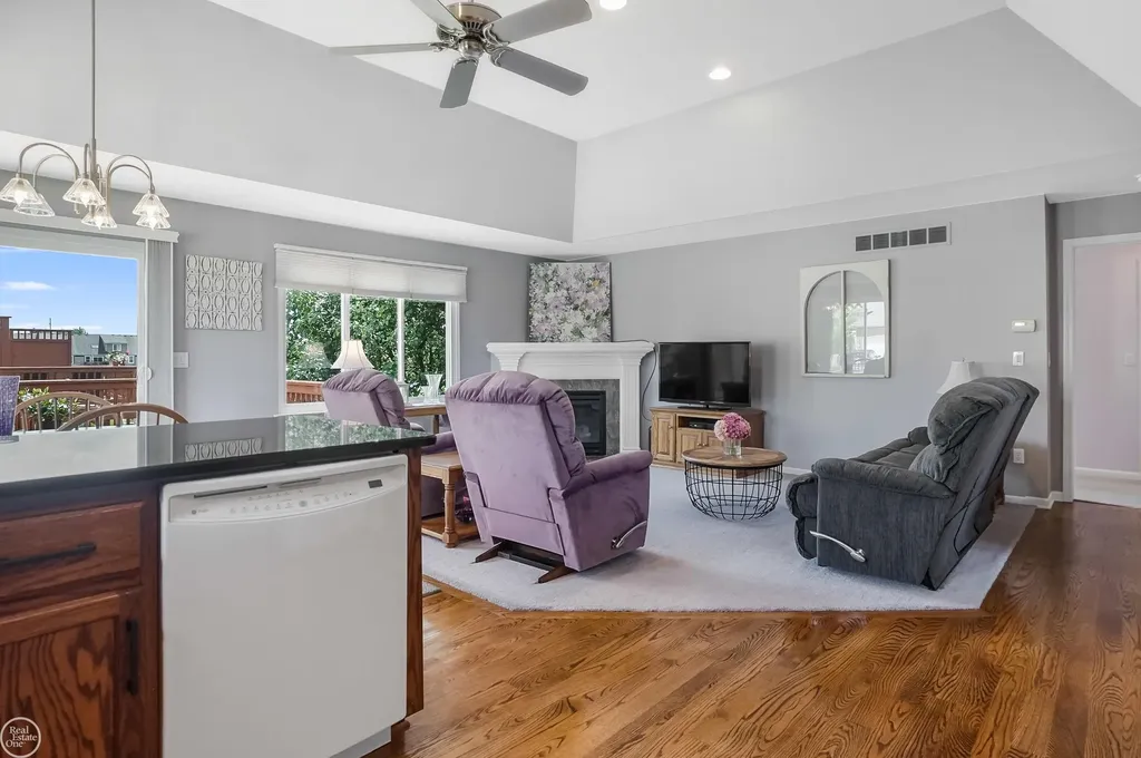 14822 Village Park Circle Shelby Charter Township MI 48315