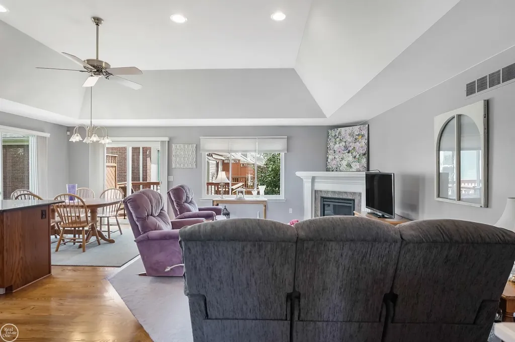 14822 Village Park Circle Shelby Charter Township MI 48315