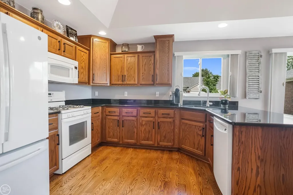 14822 Village Park Circle Shelby Charter Township MI 48315