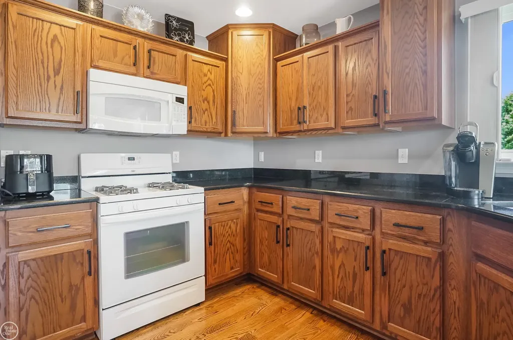 14822 Village Park Circle Shelby Charter Township MI 48315