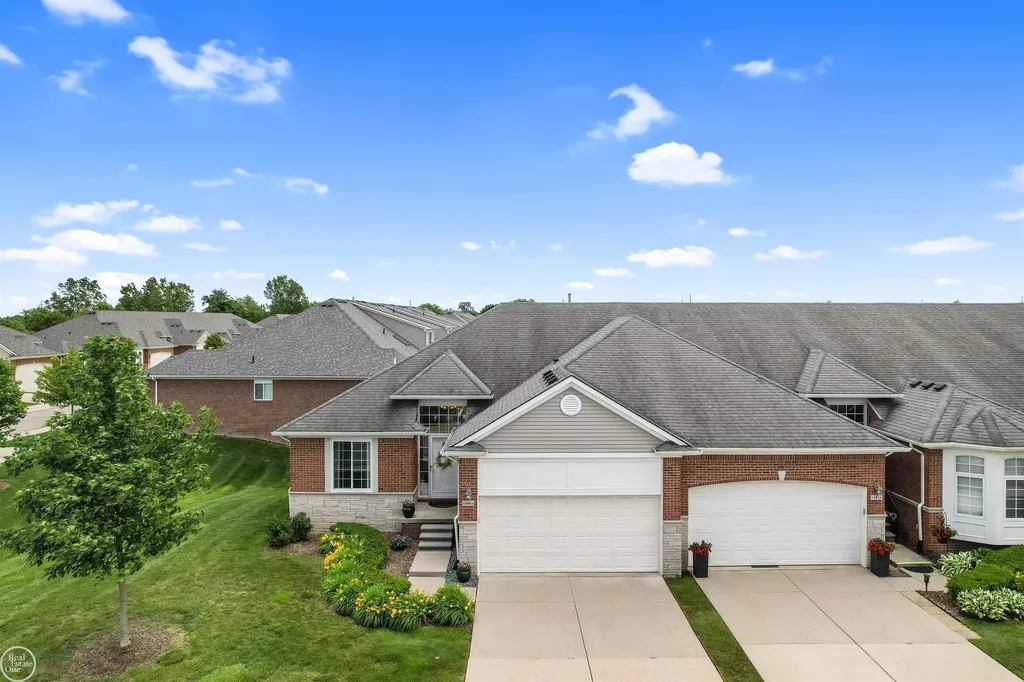 14822 Village Park Circle Shelby Charter Township MI 48315
