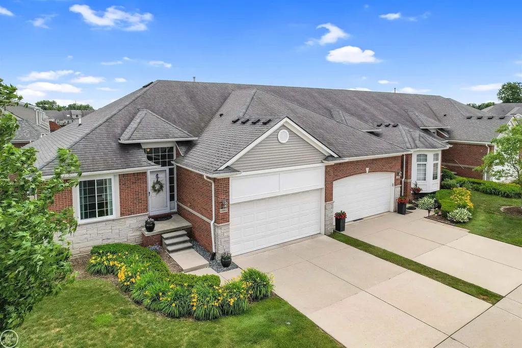 14822 Village Park Circle Shelby Charter Township MI 48315