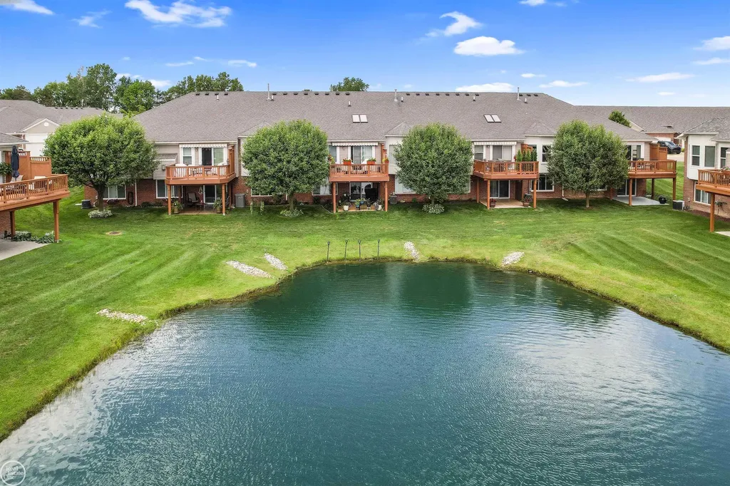14822 Village Park Circle Shelby Charter Township MI 48315