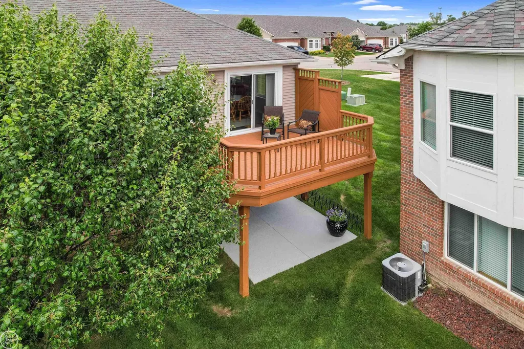 14822 Village Park Circle Shelby Charter Township MI 48315