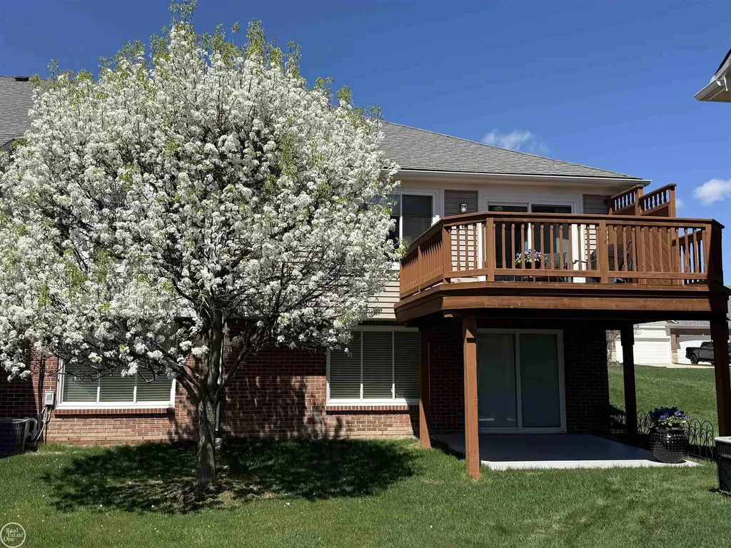 14822 Village Park Circle Shelby Charter Township MI 48315