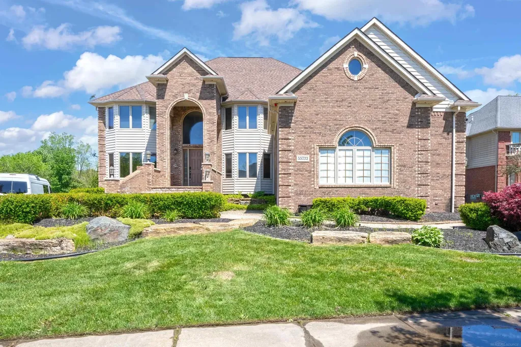 55733 Whitney Court Shelby Charter Township MI 48315