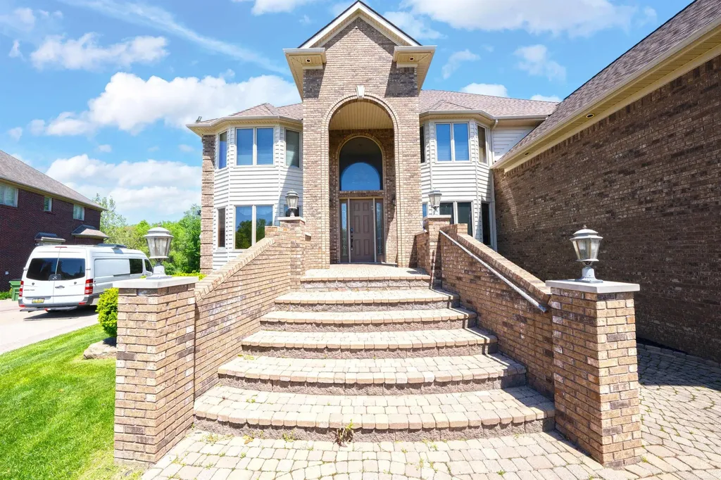 55733 Whitney Court Shelby Charter Township MI 48315