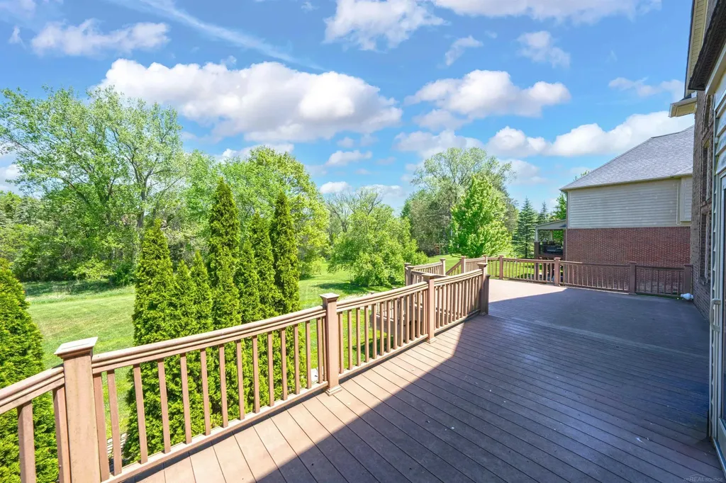 55733 Whitney Court Shelby Charter Township MI 48315
