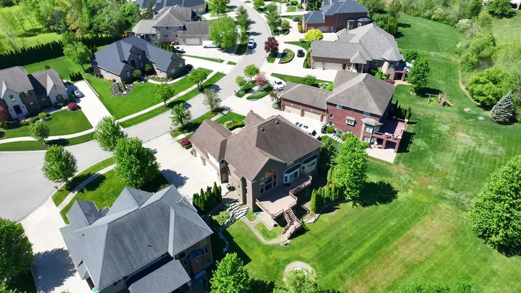 55733 Whitney Court Shelby Charter Township MI 48315