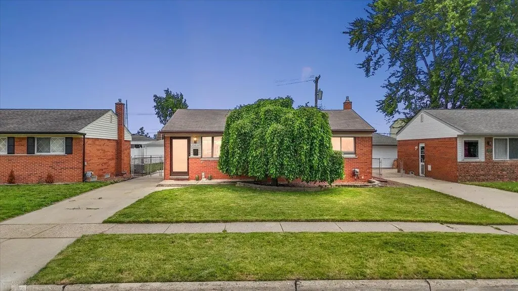 15650 Flanagan Street Roseville City MI 48066
