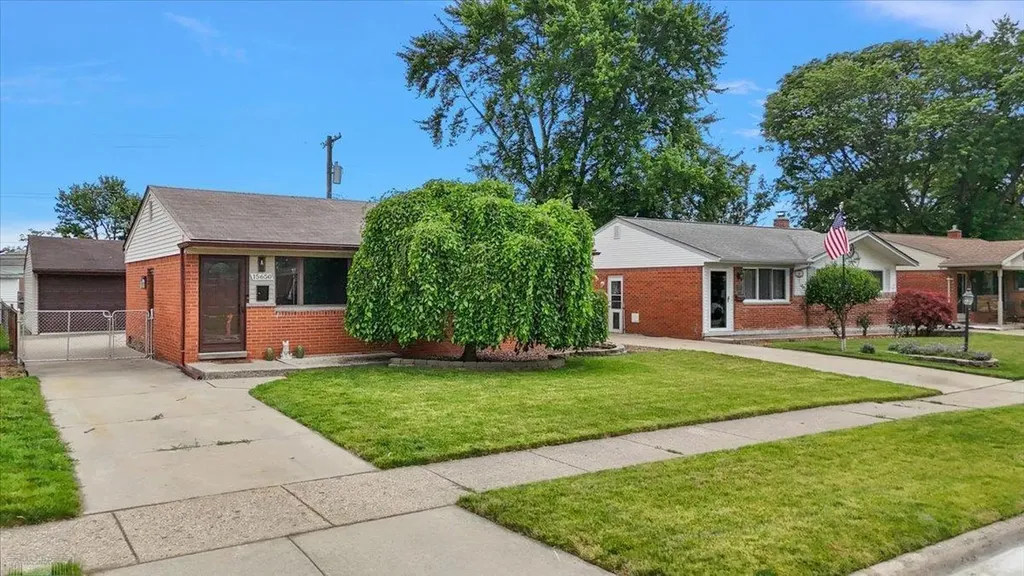 15650 Flanagan Street Roseville City MI 48066