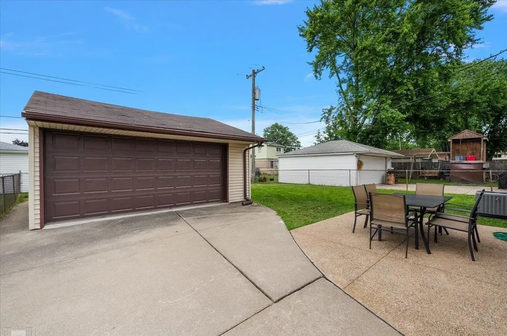15650 Flanagan Street Roseville City MI 48066
