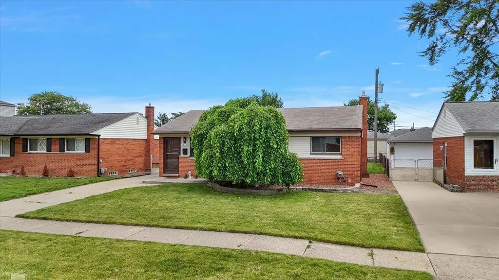 15650 Flanagan Street Roseville City MI 48066