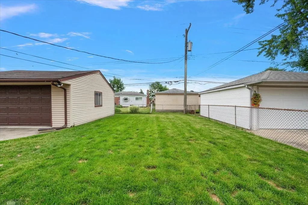 15650 Flanagan Street Roseville City MI 48066