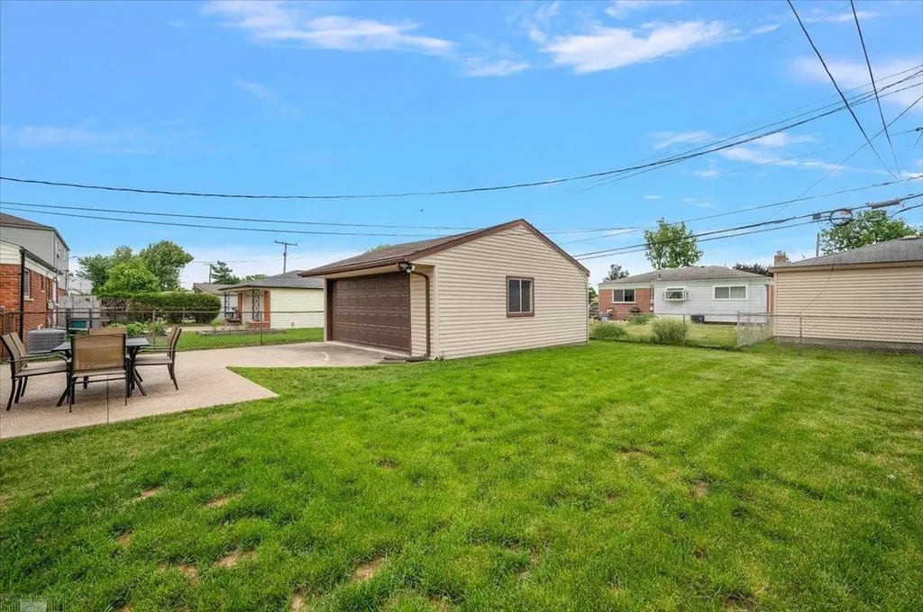 15650 Flanagan Street Roseville City MI 48066