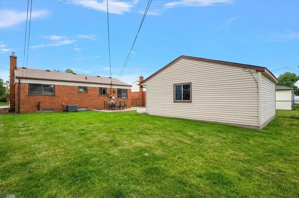15650 Flanagan Street Roseville City MI 48066