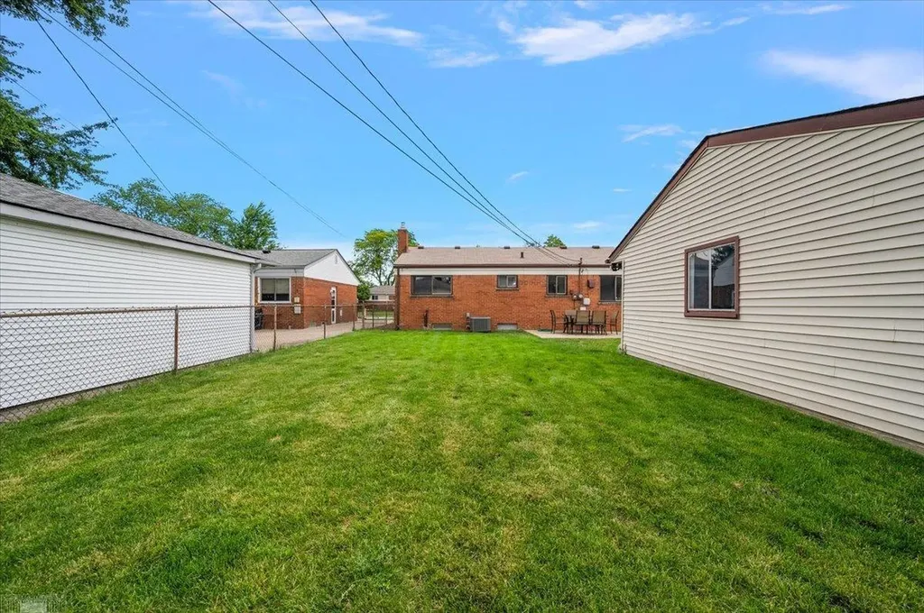 15650 Flanagan Street Roseville City MI 48066