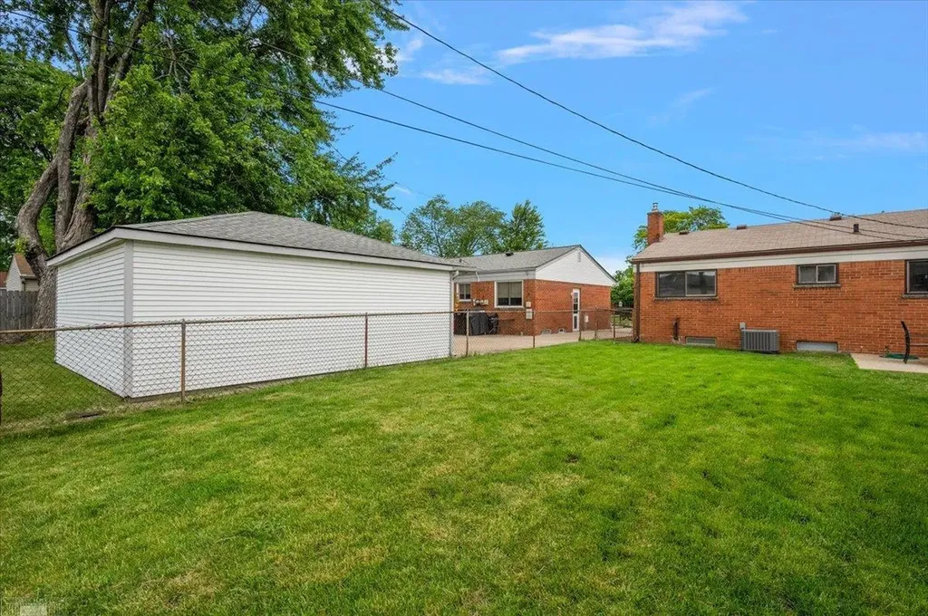 15650 Flanagan Street Roseville City MI 48066