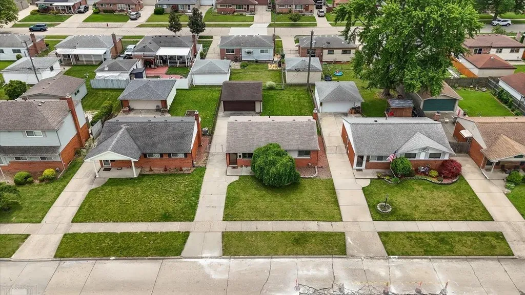 15650 Flanagan Street Roseville City MI 48066
