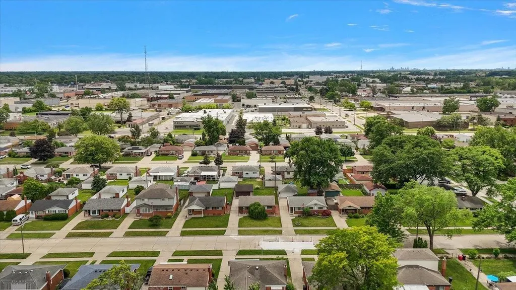 15650 Flanagan Street Roseville City MI 48066