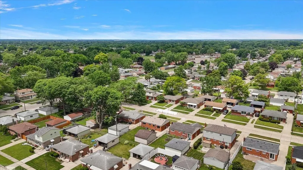 15650 Flanagan Street Roseville City MI 48066