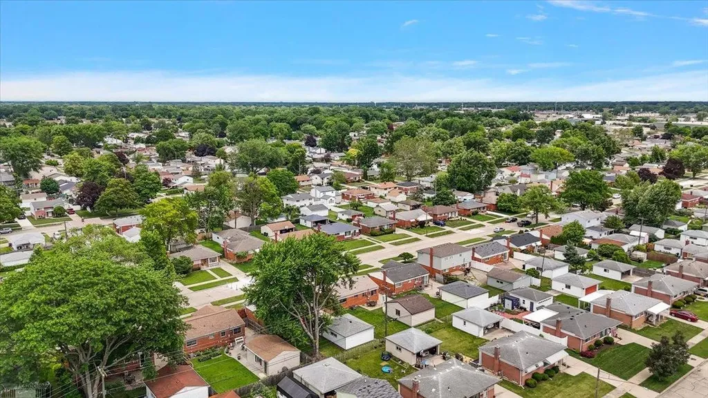 15650 Flanagan Street Roseville City MI 48066