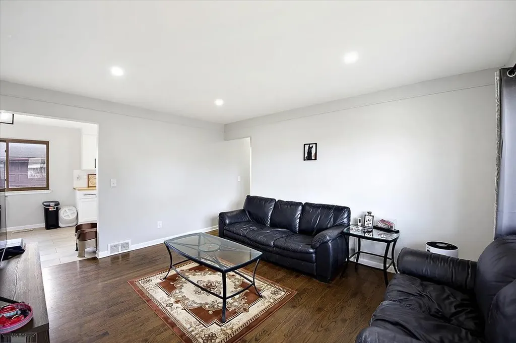 15650 Flanagan Street Roseville City MI 48066