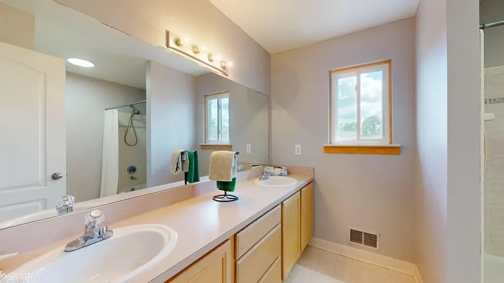 53135 Cripple Creek Drive Chesterfield Township MI 48047